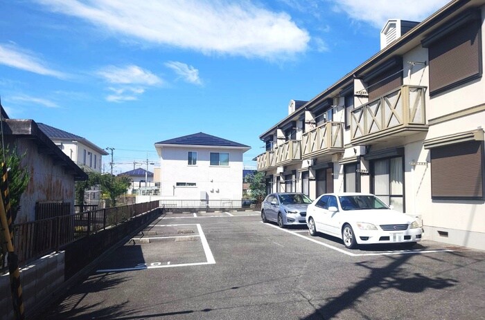 物件外観写真2　(駐車場)