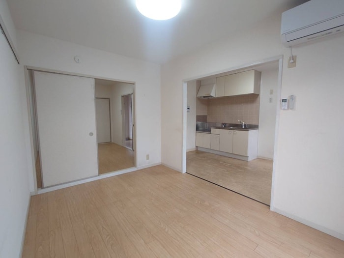 物件内観写真9　(居室)