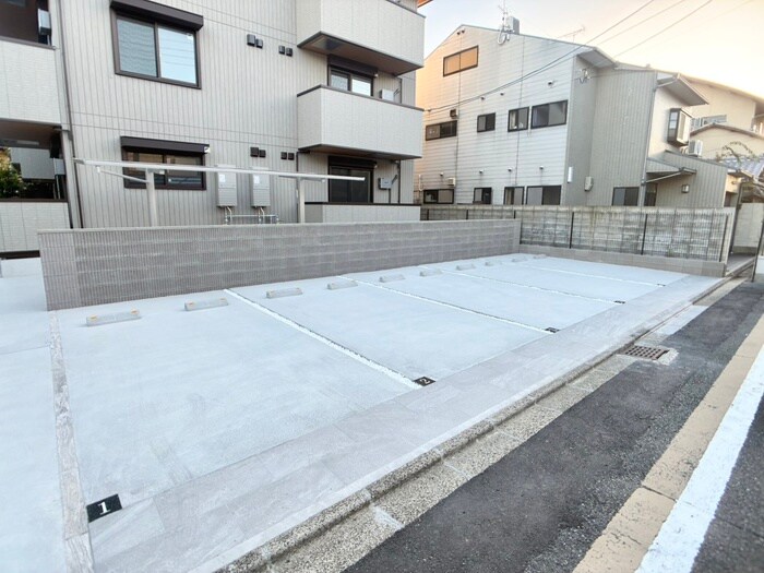 物件外観写真3　(駐車場)