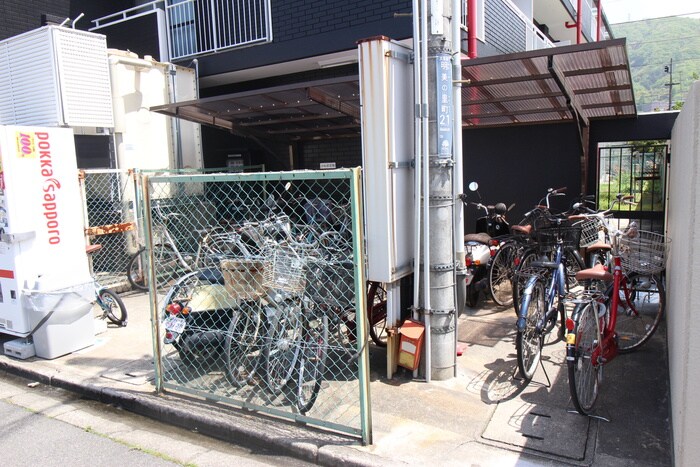 物件外観写真4　(駐輪場)