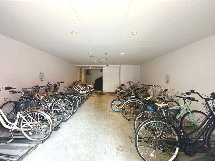 物件外観写真5　(駐輪場)