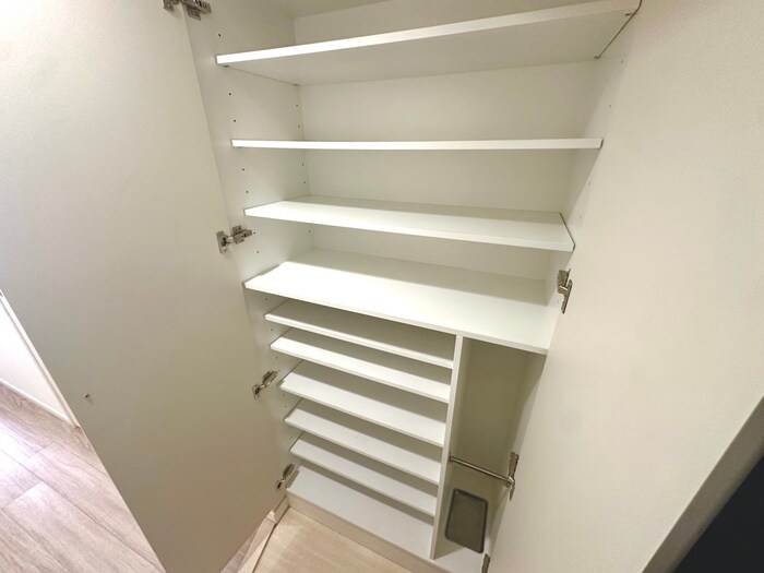 物件内観写真15　(靴箱)