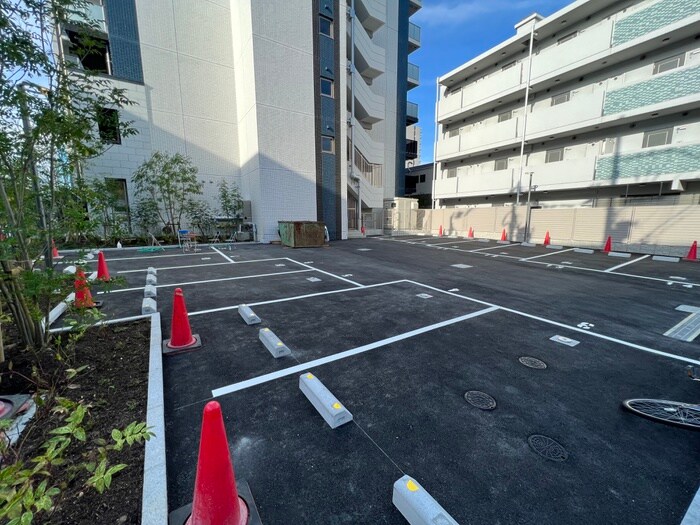 物件外観写真5　(駐車場)