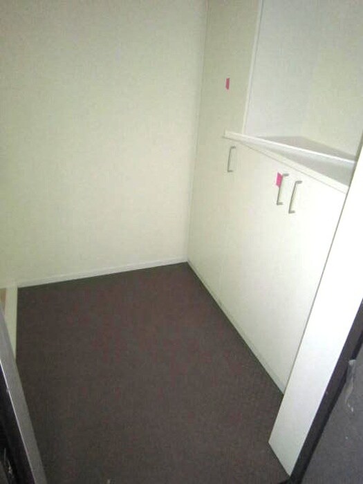 物件内観写真11　(玄関)