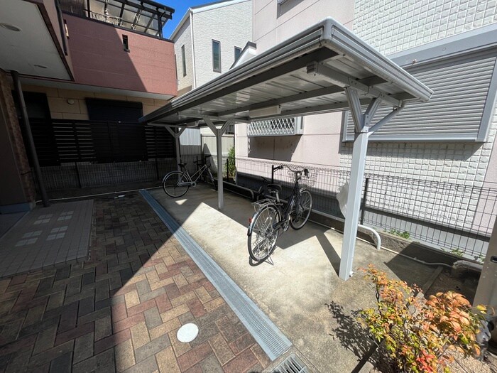 物件外観写真5　(駐輪場)
