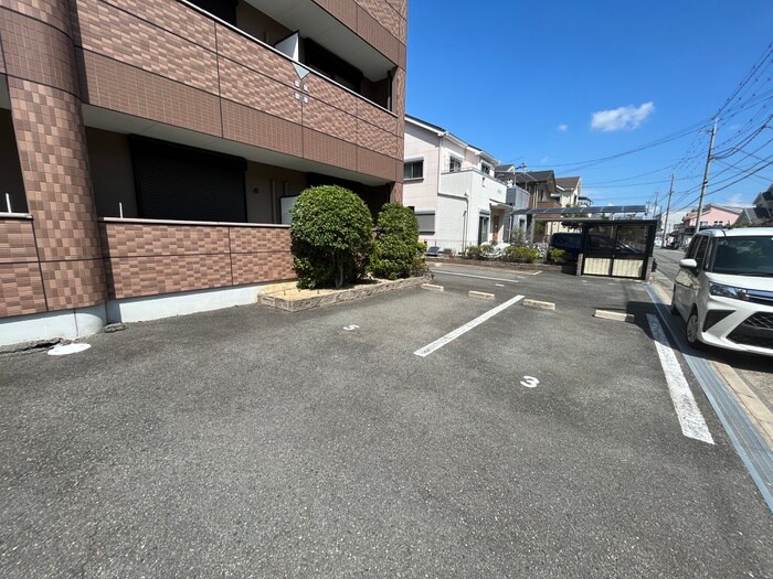物件外観写真6　(駐車場)
