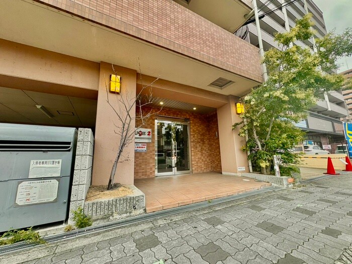 物件外観写真1　(エントランス部分)