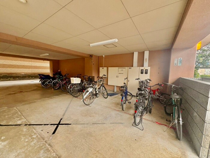 物件外観写真2　(駐輪場)