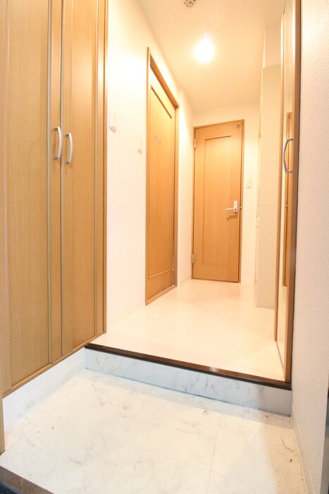 物件内観写真7　(玄関)