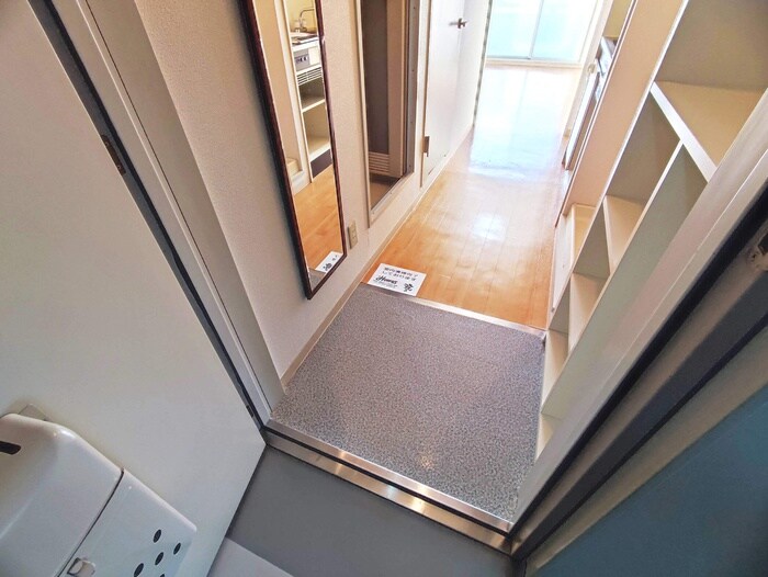 物件内観写真6　(玄関)