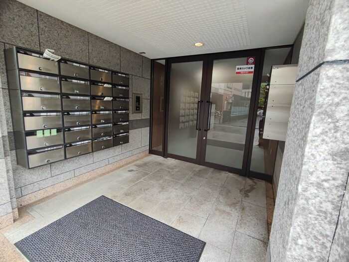 物件外観写真3　(エントランス部分)