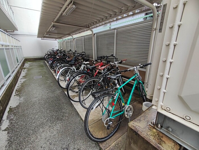 物件外観写真5　(駐輪場)