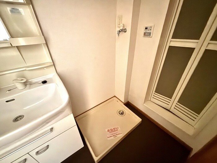 物件内観写真11　(洗濯機置場)