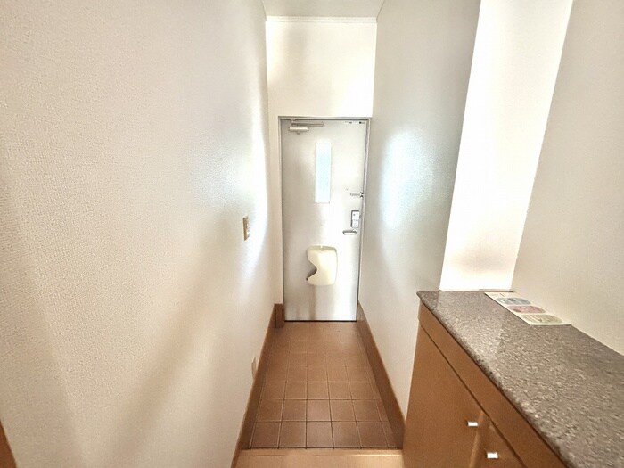 物件内観写真17　(玄関)