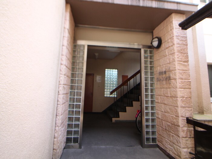 物件外観写真4　(エントランス部分)