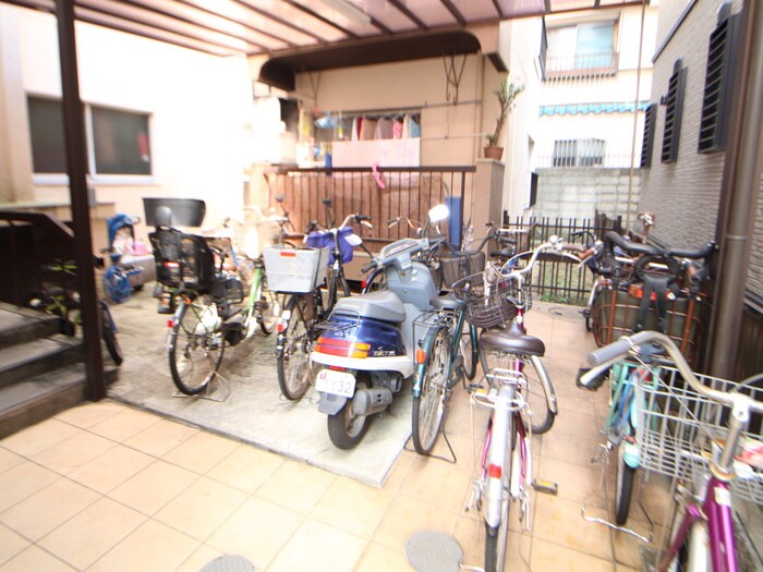 物件外観写真5　(駐輪場)
