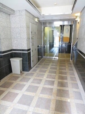 物件外観写真2　(エントランス部分)