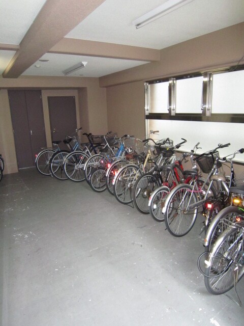 物件外観写真3　(駐輪場)