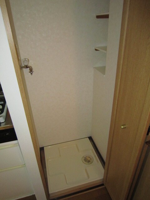 物件内観写真7　(洗濯機置場)