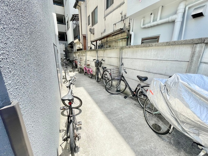 物件外観写真3　(駐輪場)