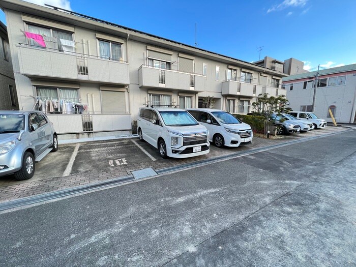 物件外観写真3　(駐車場)