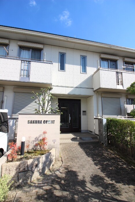 物件外観写真4　(エントランス部分)