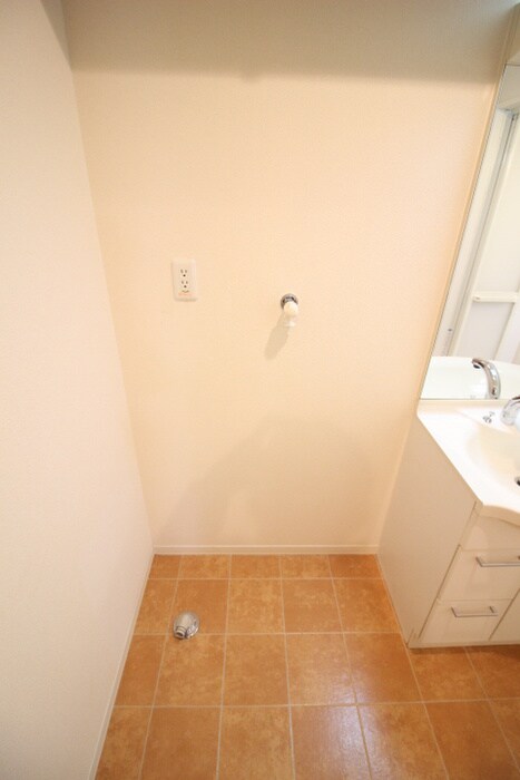 物件内観写真11　(洗濯機置場)