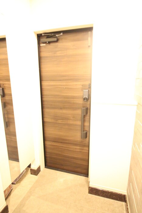 物件内観写真16　(玄関)