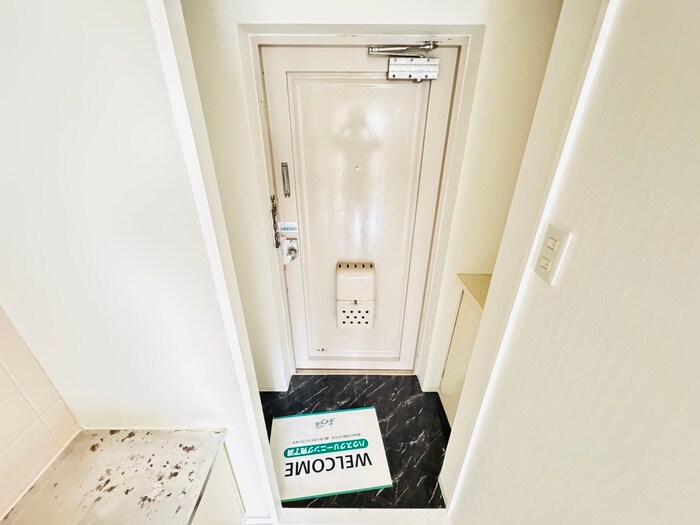 物件内観写真14　(玄関)
