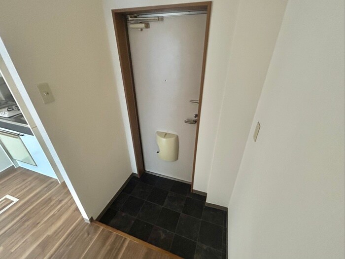 物件内観写真7　(玄関)