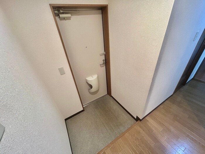 物件内観写真7　(玄関)