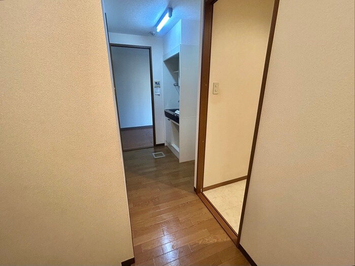 物件内観写真8　(廊下)