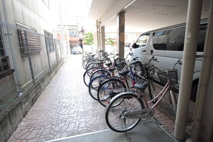 物件外観写真5　(駐輪場)