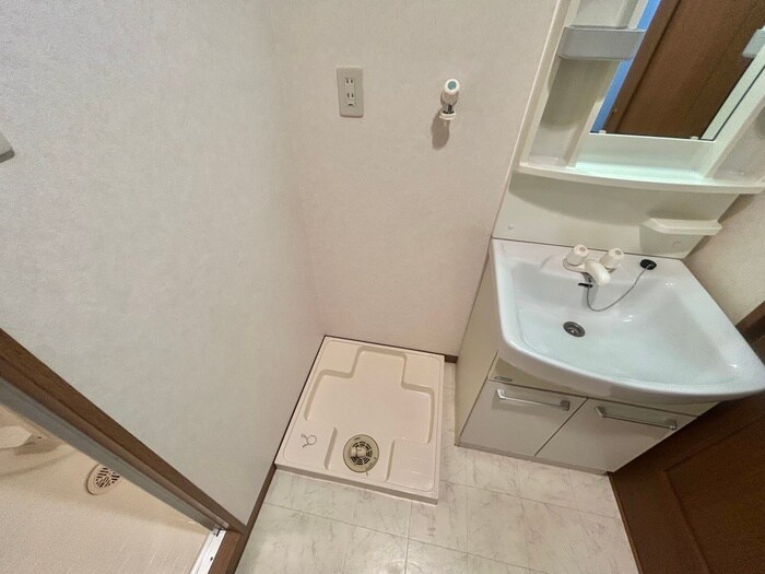 物件内観写真18　(洗濯機置場)