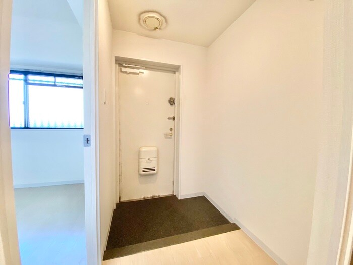 物件内観写真17　(玄関)