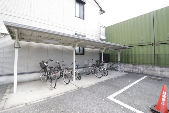 物件外観写真2　(駐輪場)