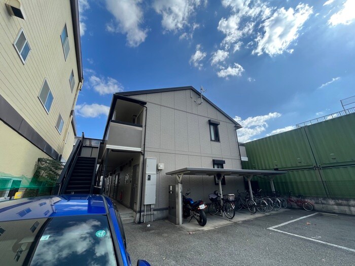 物件外観写真5　(エントランス部分)