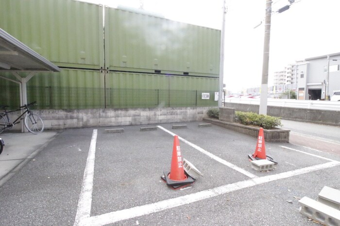 物件外観写真6　(駐車場)