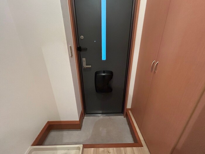 物件内観写真13　(玄関)