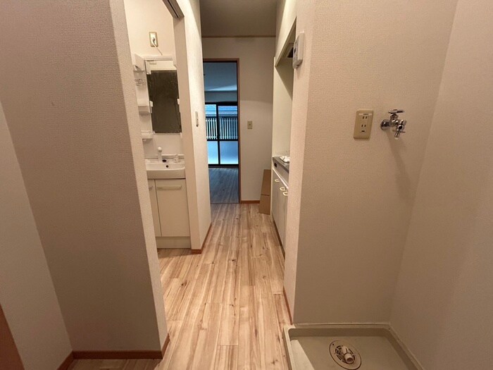 物件内観写真18　(廊下)