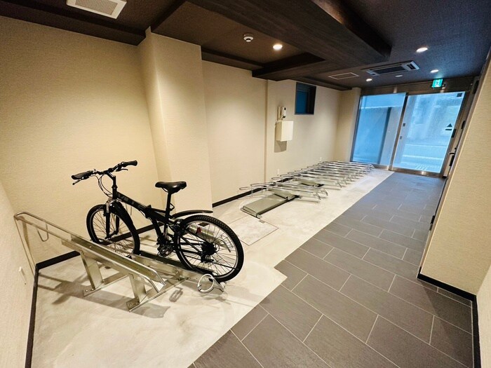 物件外観写真4　(駐輪場)