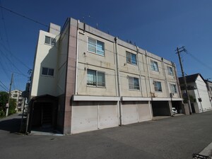 ウァナビ３号館外観写真