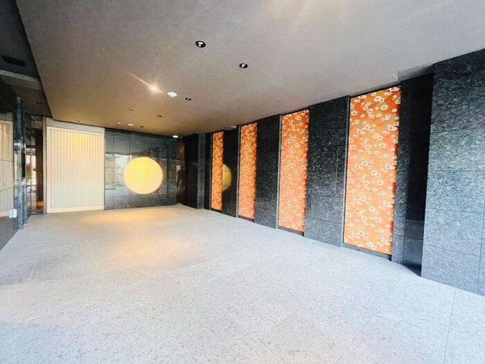 物件外観写真4　(エントランス部分)