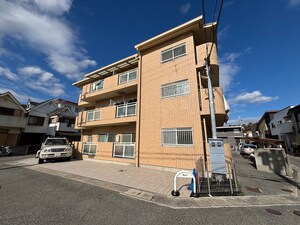 ６番館ハイツ外観写真