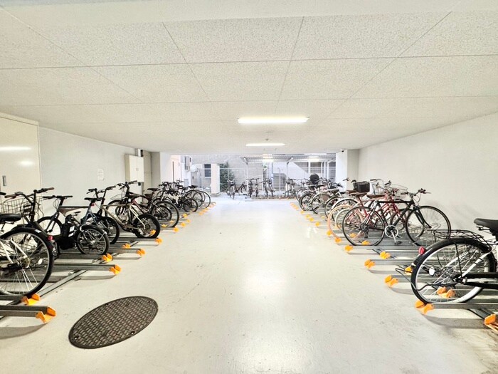 物件外観写真3　(駐輪場)