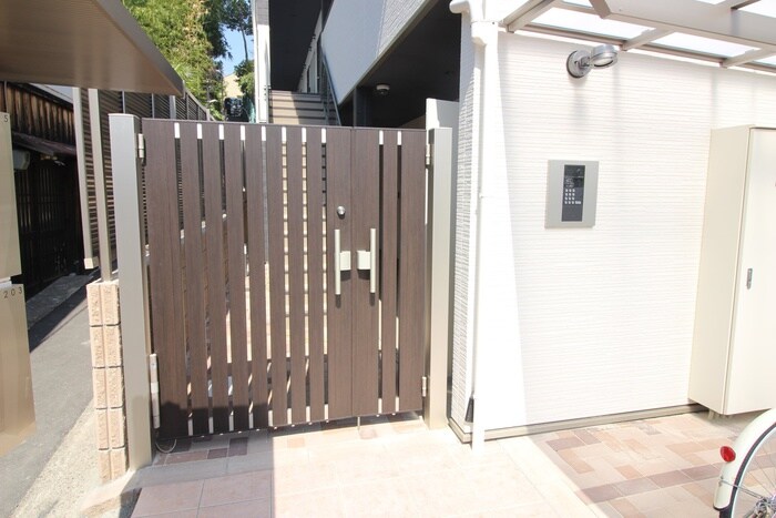 物件外観写真4　(エントランス部分)