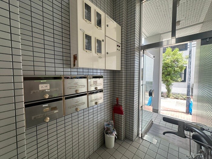 物件外観写真3　(エントランス部分)