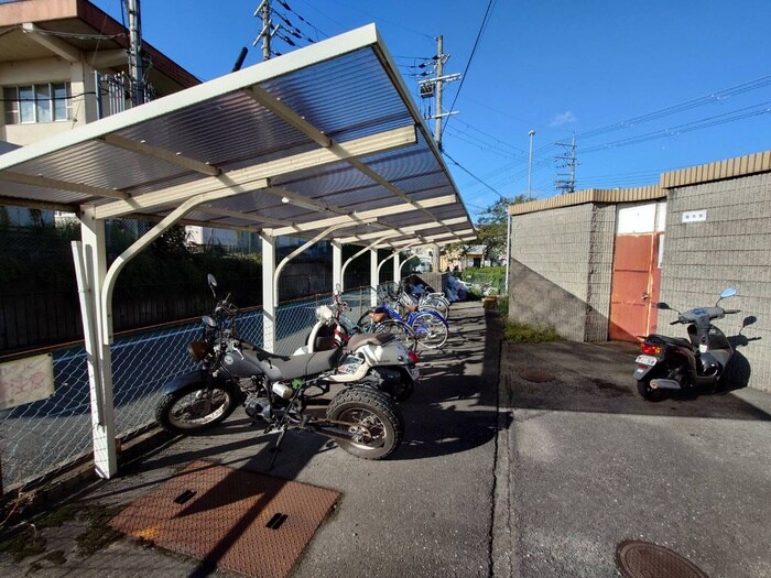 物件外観写真3　(駐輪場)