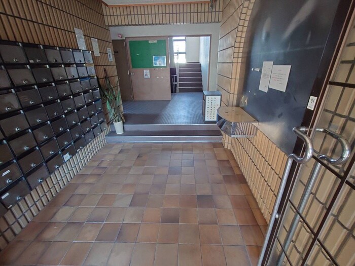 物件外観写真4　(エントランス部分)