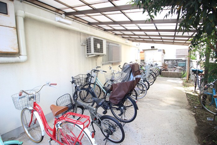 物件外観写真3　(駐輪場)
